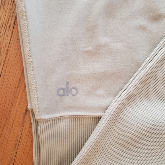 ALO Sueded goddess leggings in Sandstone - Picture 4 of 5